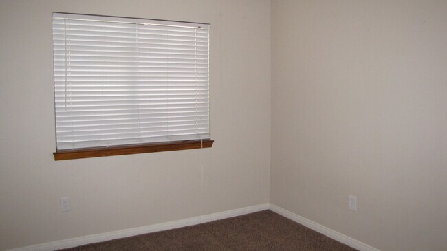 Building Photo - Home for Rent with Solar North Bakersfield
