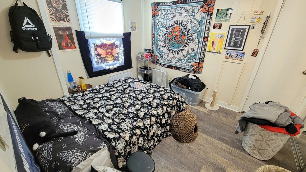 Building Photo - 1324 Vermont St