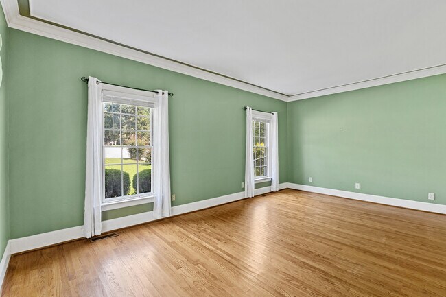 Building Photo - 710 Woodcreek Ct