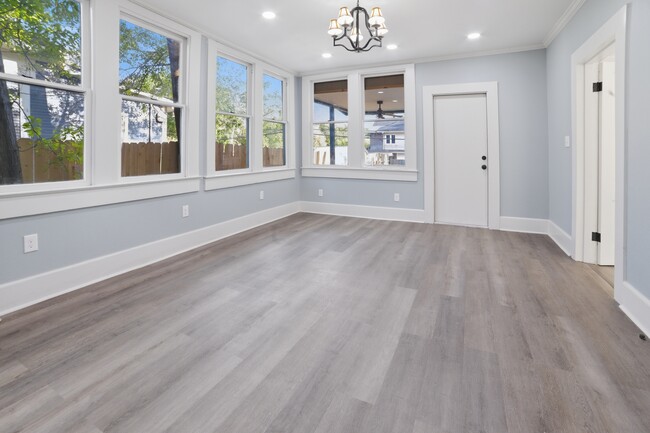 Building Photo - 415 Boulevard St