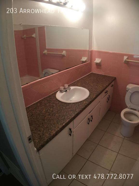 Building Photo - 203 Arrowhead Trl