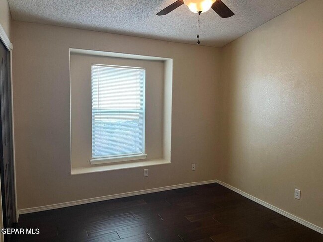 Building Photo - 7105 Falling Leaf Cir