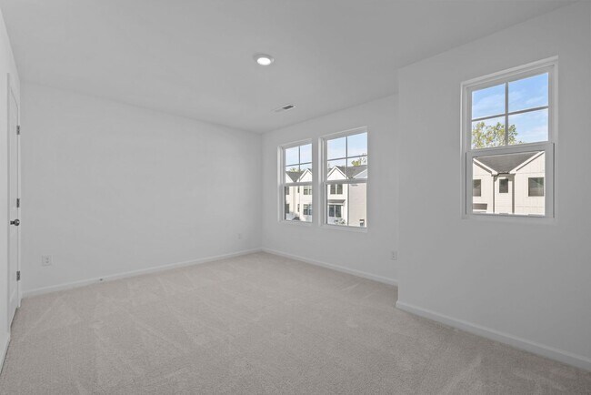 Building Photo - Gorgeous New Construction!  Updated Kitche...