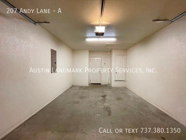 Building Photo - 207 Andy Ln