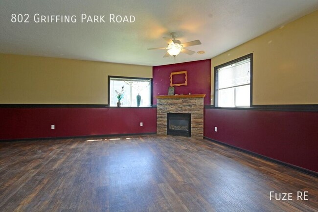Building Photo - 802 Griffing Park Rd