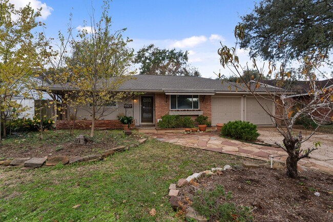 Building Photo - 5307 Poinciana Dr