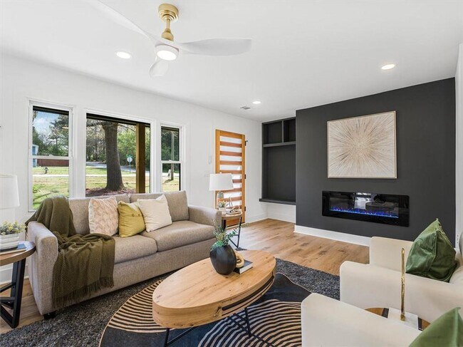 Building Photo - 960 Pine Forest Dr SW
