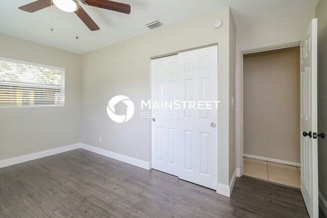 Building Photo - 3 Bedroom Pet-Friendly Home in ORLANDO, FL with Main Street Renewal