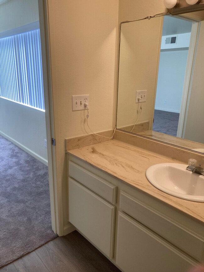 Building Photo - 12264 Chandler Blvd