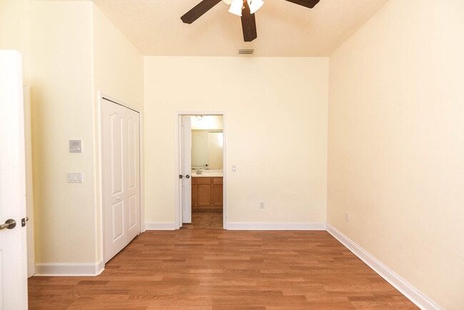 Building Photo - 4068 Gardenwood Cir