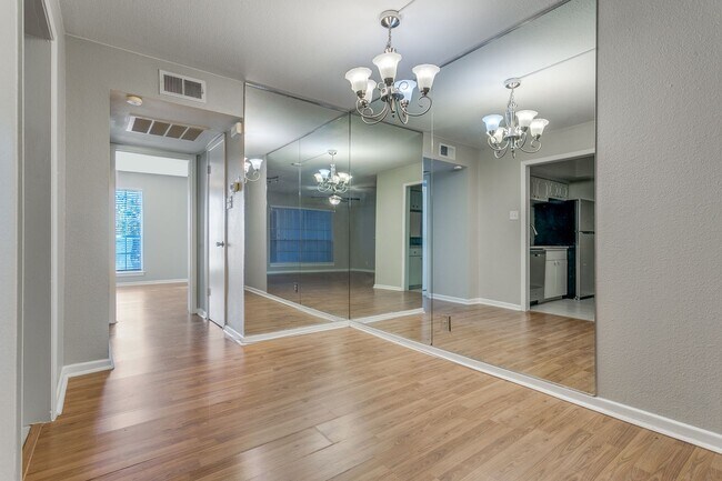 Building Photo - BEAUTIFUL ALAMO HEIGHTS CONDOMINIUM AT THE GEORGIAN