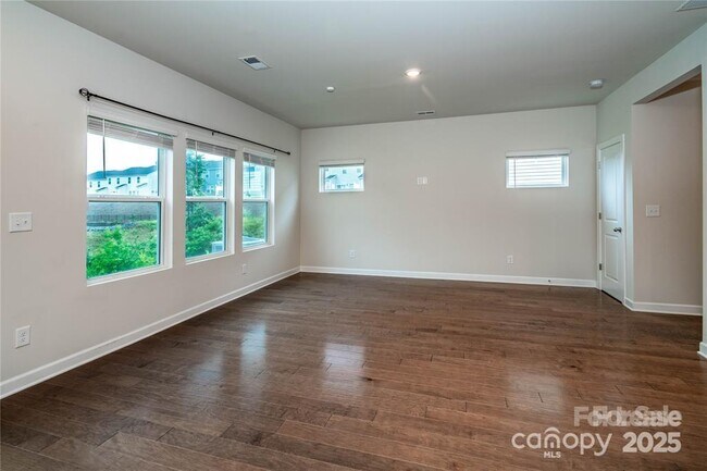 Building Photo - 2131 Belterra Dr