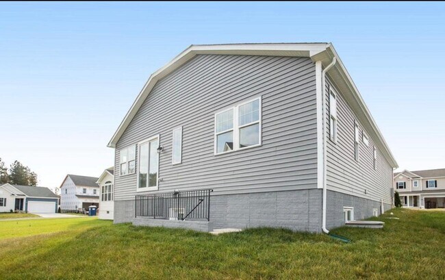 Building Photo - 18419 Governor Dr