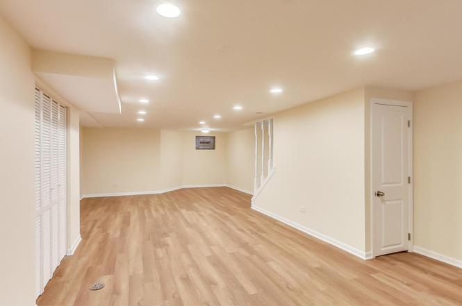 Building Photo - 827 S Racine Ave