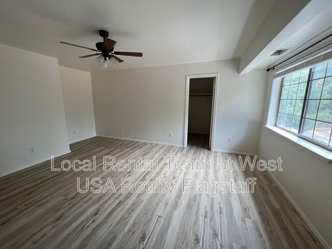 Building Photo - 6164 E Mountain Oaks Dr