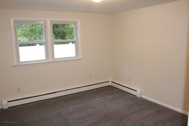 Building Photo - 254 Admiral Ave