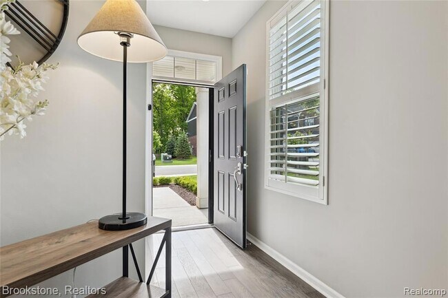 Building Photo - 765 Hummingbird Dr