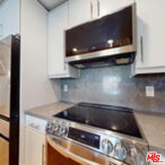 Building Photo - 8740 Tuscany Ave