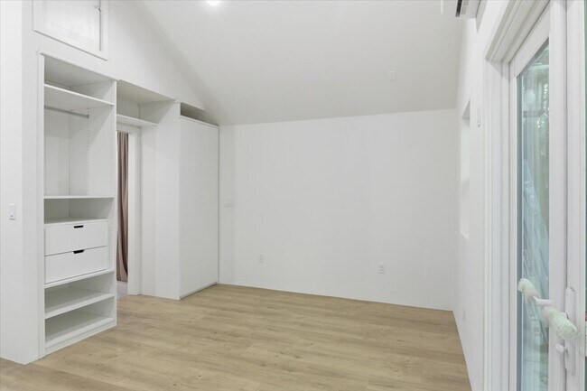 Building Photo - 2156 Linnington Ave