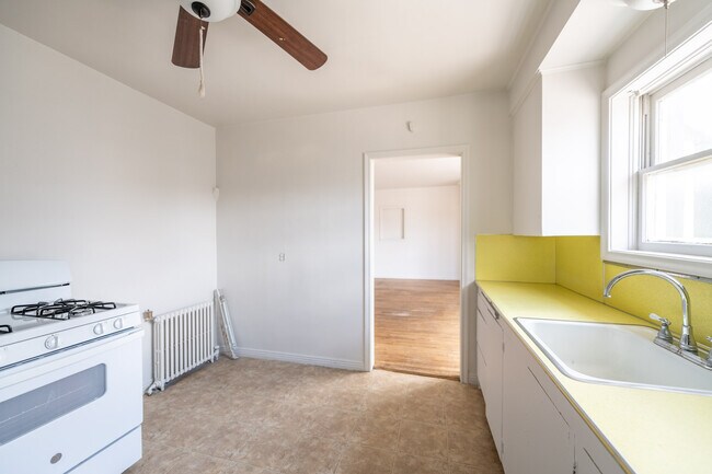 Building Photo - 135 E 4800 S