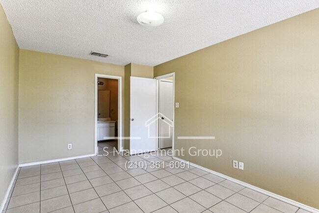 Building Photo - 6702 Windsor Hollow Dr