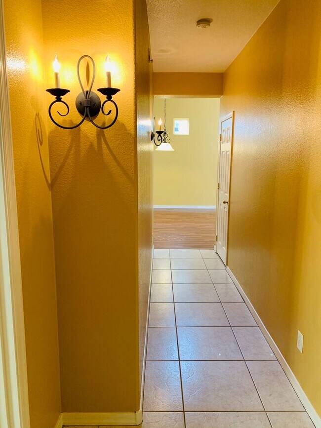 Building Photo - Beautiful Home In Rancho Sahuarita Located...