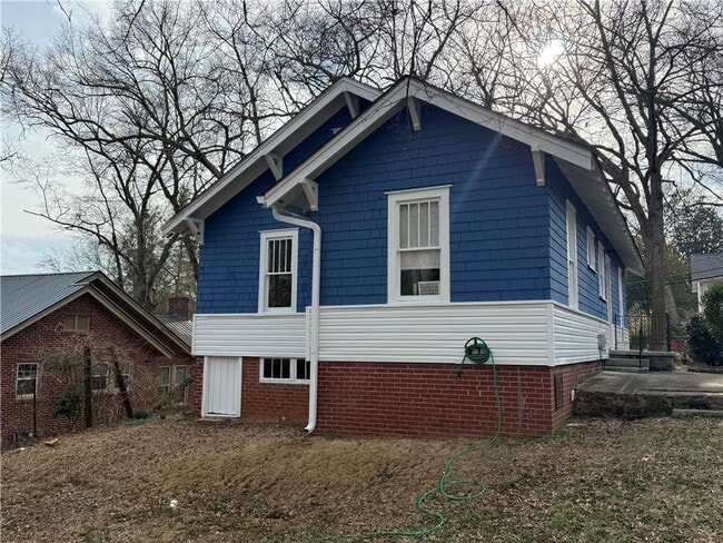 Building Photo - 620 Bradford St NW