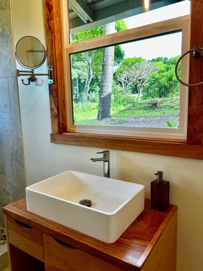 Building Photo - Brand New Luxury Furnished 3 bed 2 bath Ho...