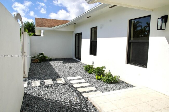 Building Photo - 12504 SW 99th Ave