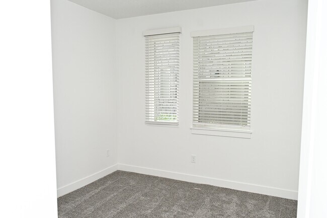 Building Photo - 460 W 15 S