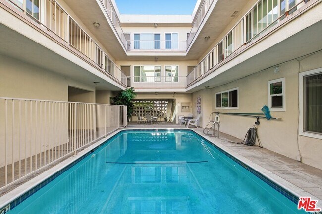 Building Photo - 739 Croft Ave