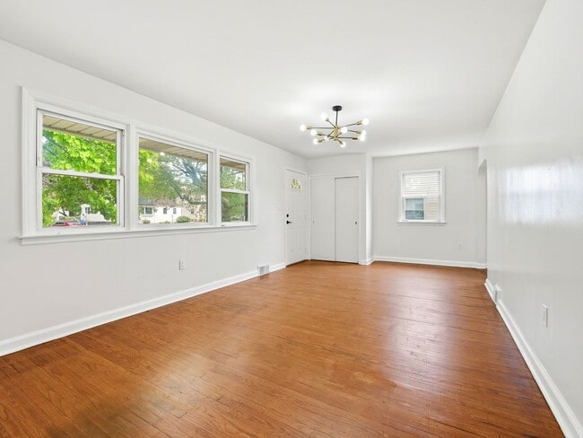 Building Photo - Fully Renovated Rental with Designer Kitchen, Modern Bath & Bonus Spaces – Stratford, NJ