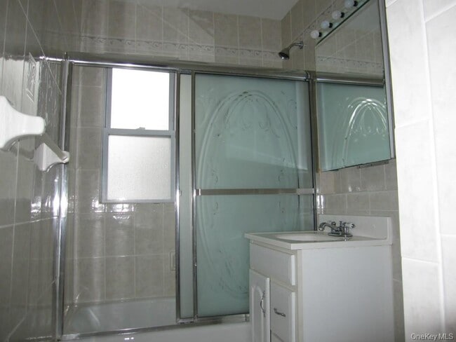 Building Photo - 62 Soundview St