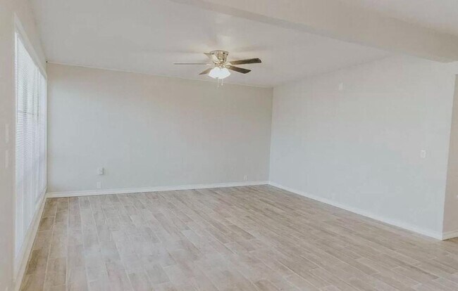 Building Photo - Charming 3/2/1 Home on a Quiet Cul-de-Sac