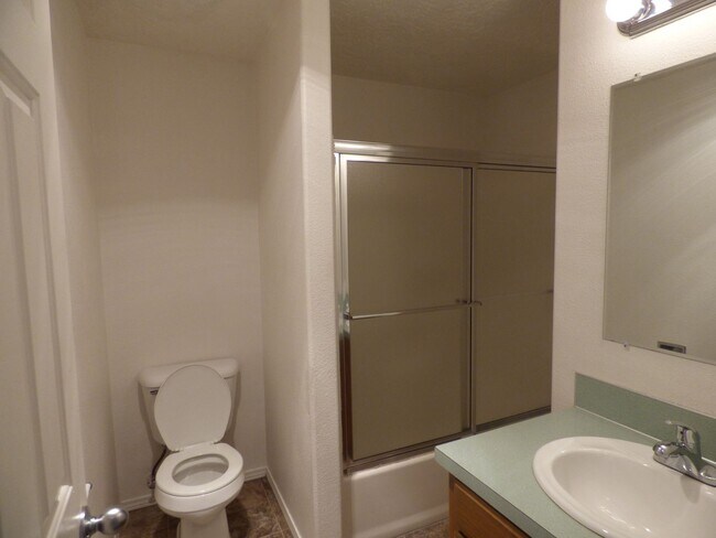 Building Photo - 4811-4813 Cougar Ct SE Salem, OR 97317
