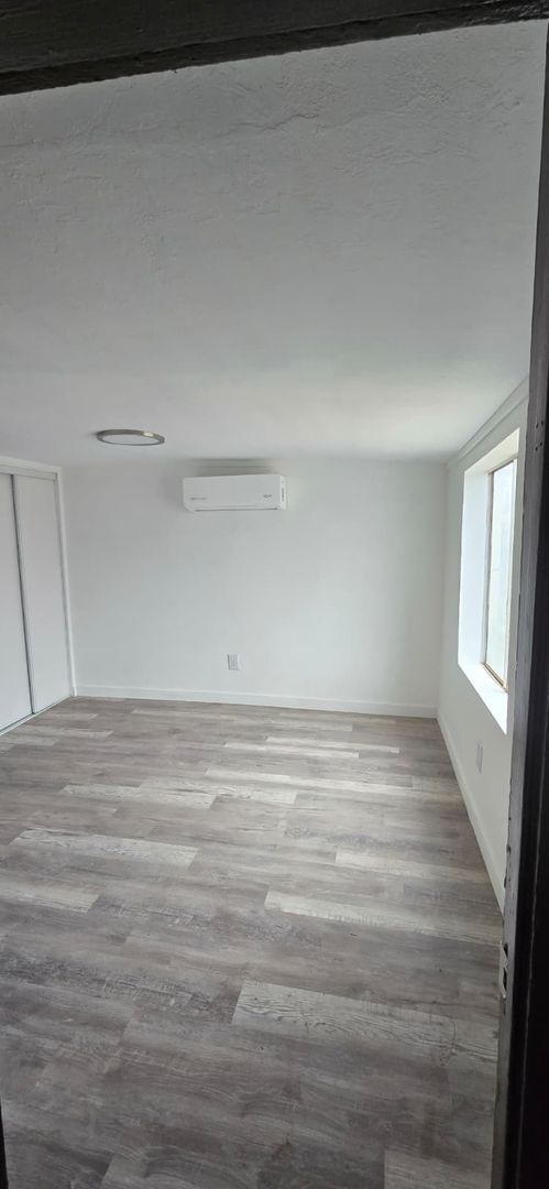 Building Photo - 3 Bedroom 2 Bath Home