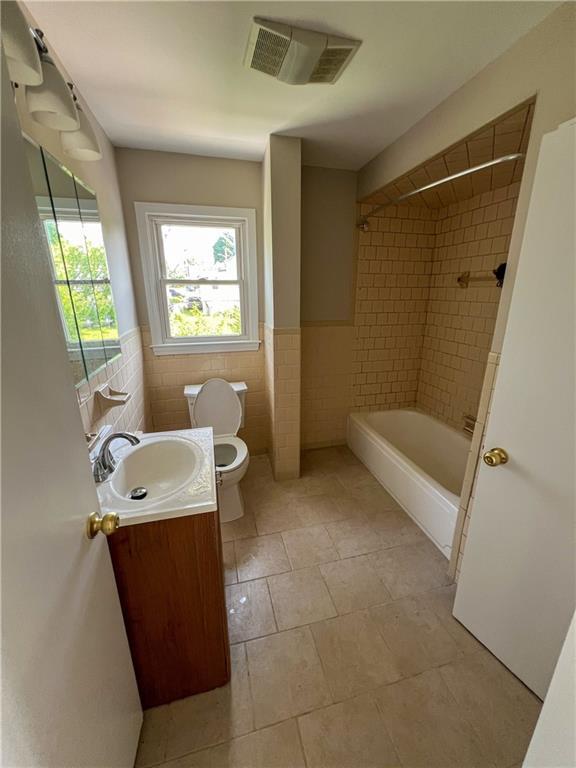 Building Photo - 37 Old Oak Ave