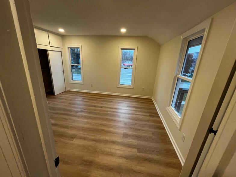 Building Photo - 529 E Grand River Ave