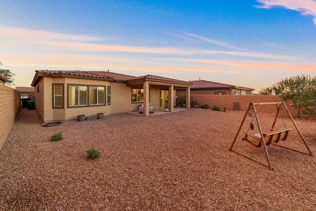 Building Photo - Beautiful home in Gated Dove Mountain Comm...