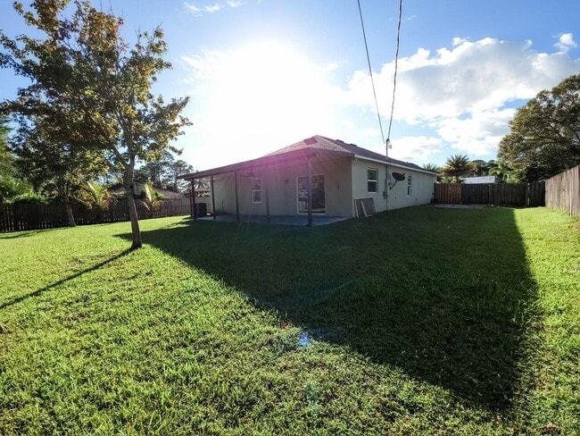 Building Photo - 185 SW Exmore Ave