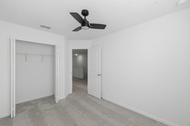 Building Photo - 3-Bedroom Oak Hammock Townhome – Internet Included!