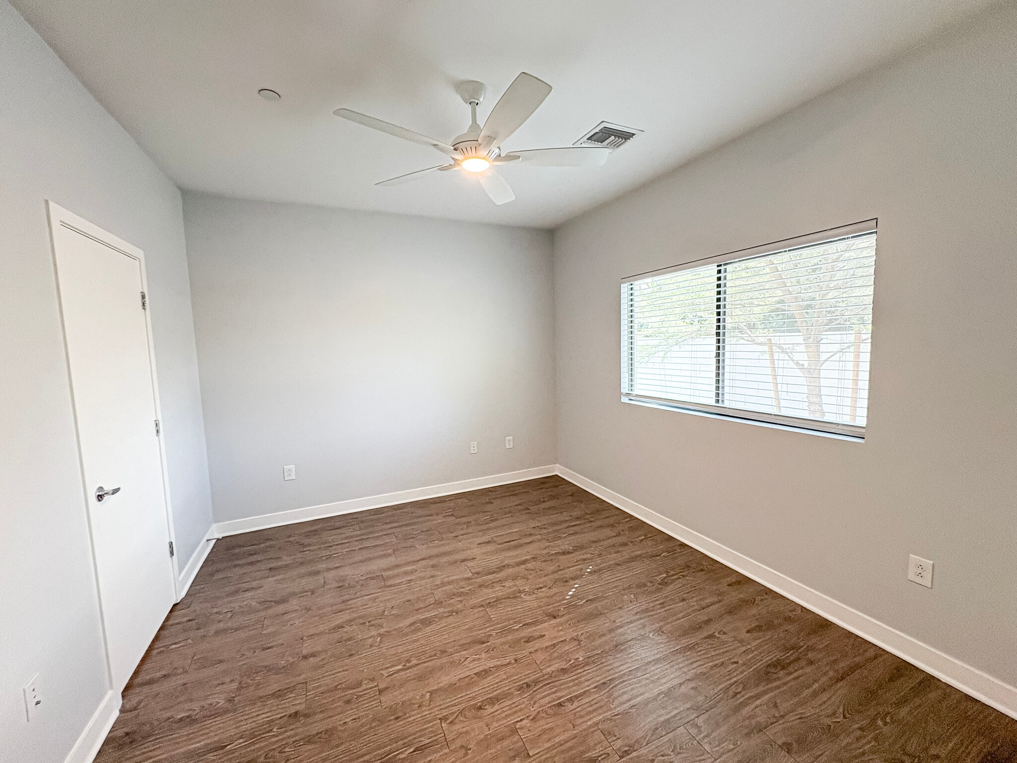 Building Photo - 1645 E Cheery Lynn Rd