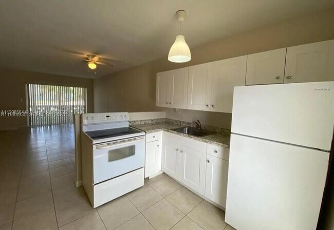 Building Photo - 1600 NE 114th St