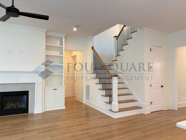 Building Photo - Beautiful  3-Bedroom Home with Loft, Screened Deck & Fenced Backyard – Convenient to Duke Univers...