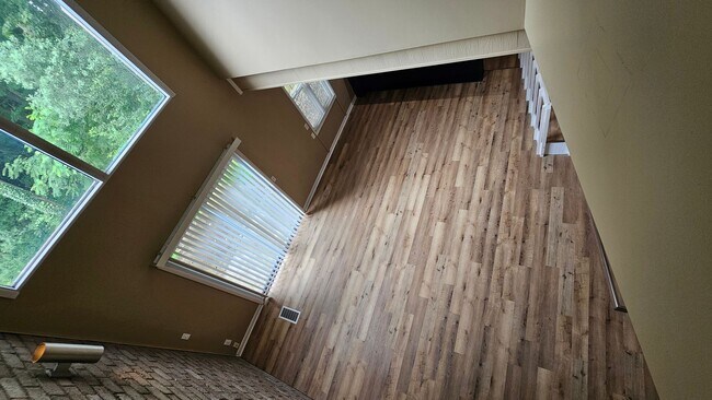Building Photo - 557-559 Bailey Drive
