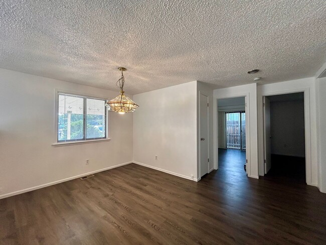 Building Photo - 1732 Cambridge Dr