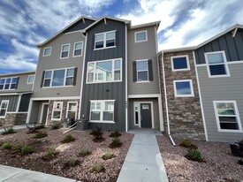 Building Photo - 7862 Kirwin Hts