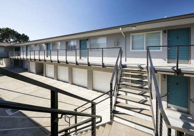 Building Photo - Woodside South