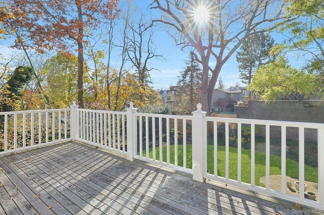 Building Photo - 9 Prall Pl