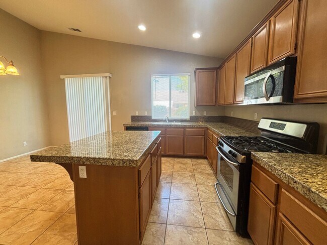 Building Photo - Upgraded West Lancaster Home